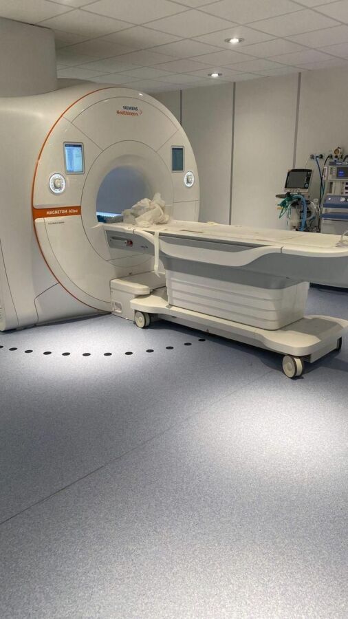 IRM genou sensation confinement